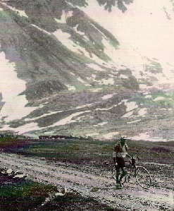 1911 octave Lapize pendant le tour de France . La qualité des routes n'est pas la même aujourd'hui