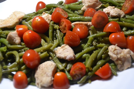 Salade haricots verts poulet tomates 