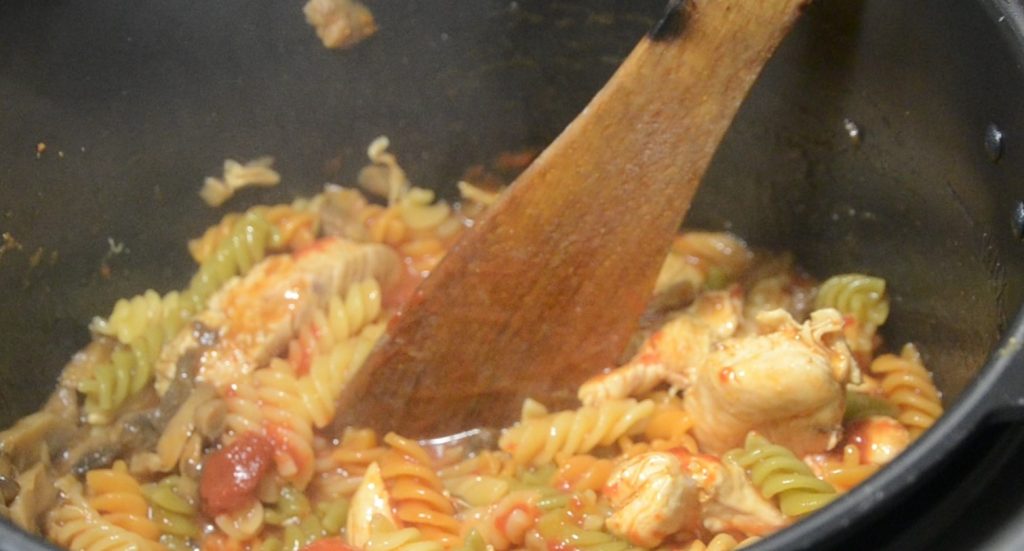 Pâtes multicolores au poulet recette cookeo